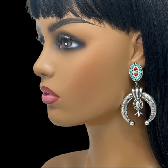 Large Squash Blossom Naja Seed Bead Western Style Silver Tone Post Drop Earrings - Picture 3 of 3